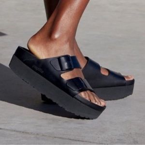 Birkenstock Arizona black platform sandals size 7